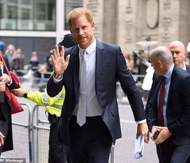 Nhiều điểm bất hợp lý trong lời khai của Harry. Ảnh: WireImage.