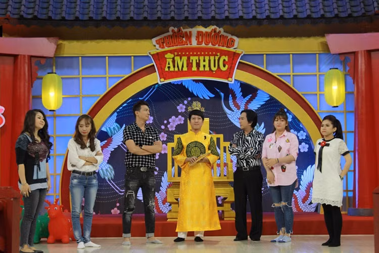 Kim Tử Long vừa ăn vừa 'bắn' tiếng Anh khiến Trường Giang thán phục ảnh 1