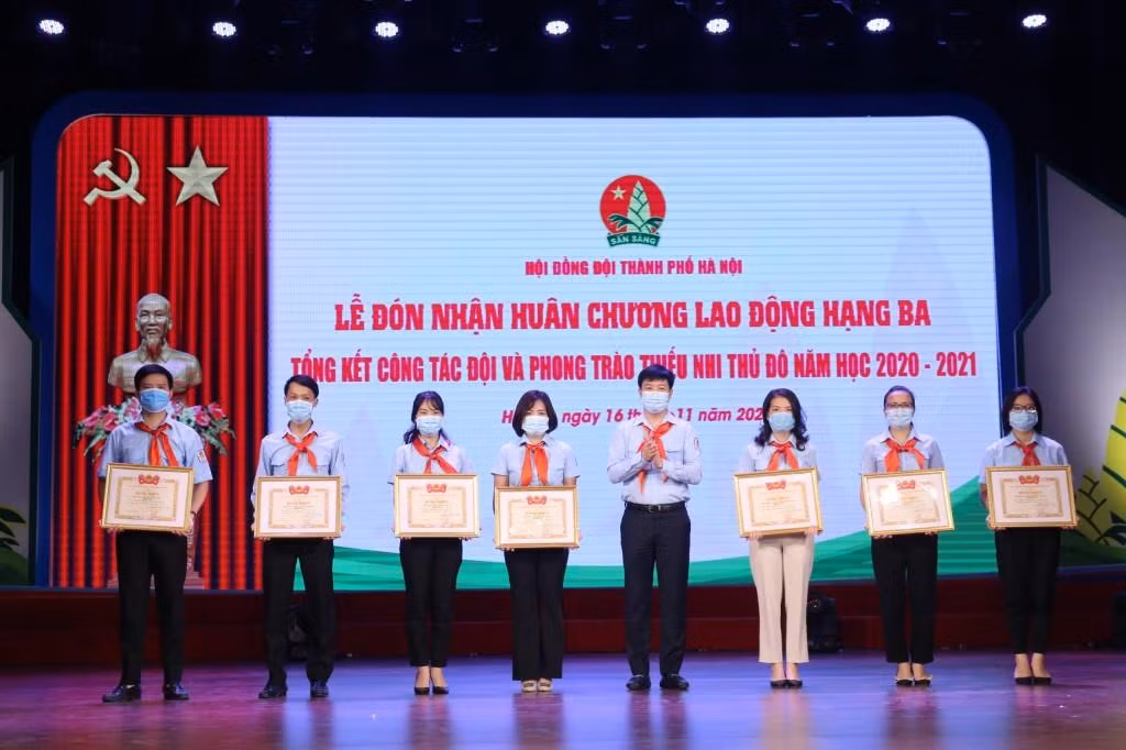 Trung ương Đoàn - Hội đồng Đội Trung ương; Thành đoàn - Hội đồng Đội TP Hà Nội trao Bằng khen tới các tập thể xuất sắc