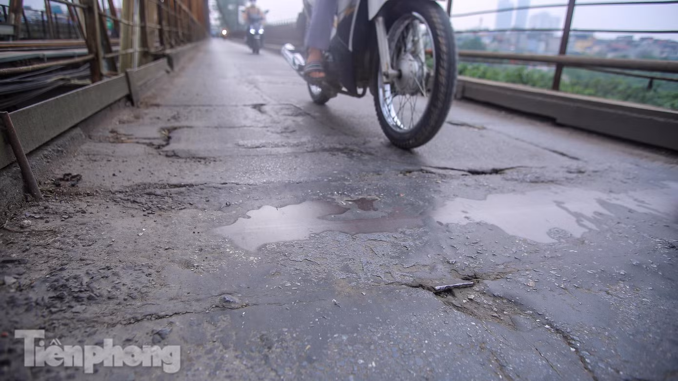 Nhiều đoạn vuốt nhọn, lồi lõm rất dễ gây ra tai nhạn giao thông.