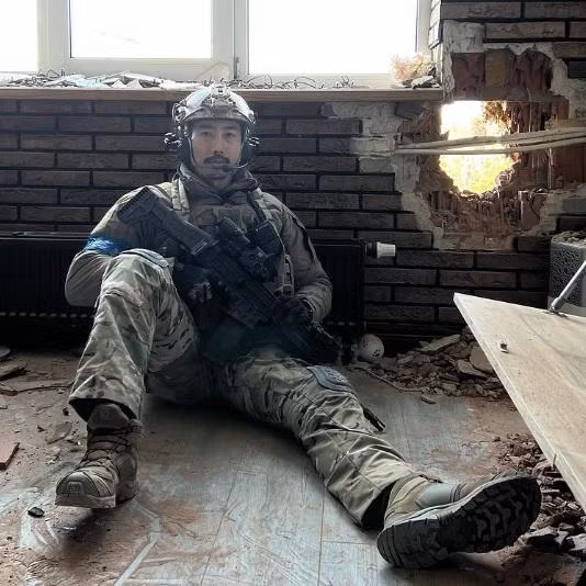 Hình ảnh Rhee tham chiến ở Ukraine. Ảnh: Instagram