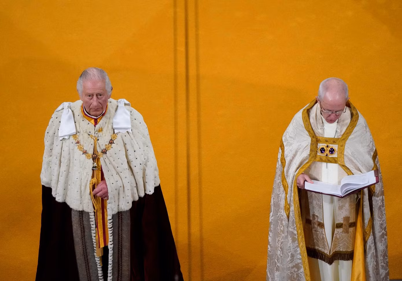 Nhà vua Charles III và Tổng Giám mục Canterbury Justin Welby. Ảnh: Reuters