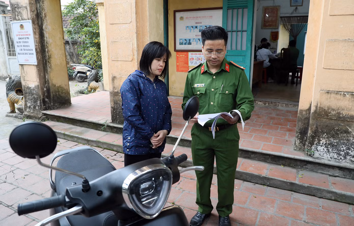 Chị Xuyến cho biết, việc đăng ký xe thực hiện trên dịch vụ công rất nhanh và tiết kiệm thời gian đi lại.