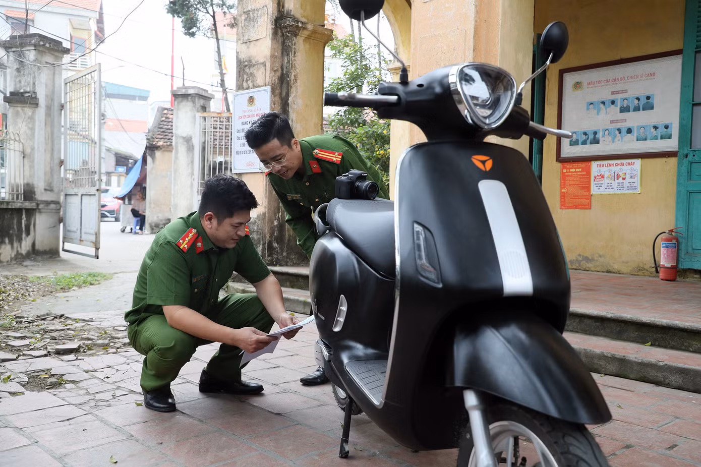 Chị Xuyến cho biết, việc đăng ký xe thực hiện trên dịch vụ công rất nhanh và tiết kiệm thời gian đi lại.