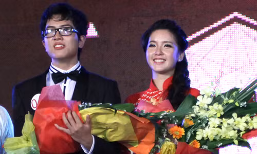 Minh Hoàng và Kim Chi giành danh hiệu Đại sứ chuyên Ams 2013