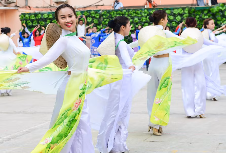 Hơn 1200 mẫu áo dài sẽ được giới thiệu tại Lễ hội Áo dài TPHCM ảnh 2