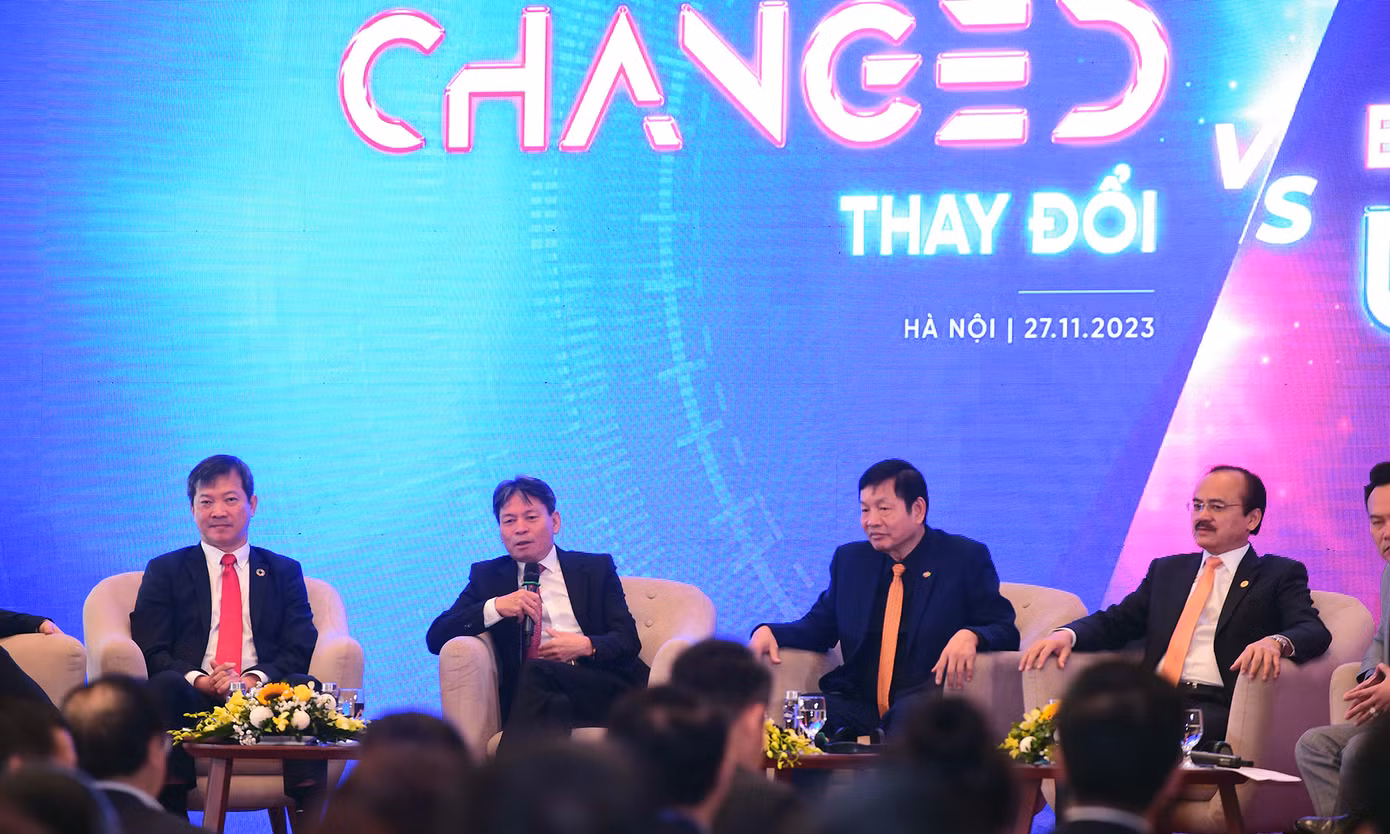 Ông Phương Hữu Việt chia sẻ tại phiên thảo luận. Ảnh: Xuân Tùng Ông Phương Hữu Việt chia sẻ tại phiên thảo luận. Ảnh: Xuân Tùng