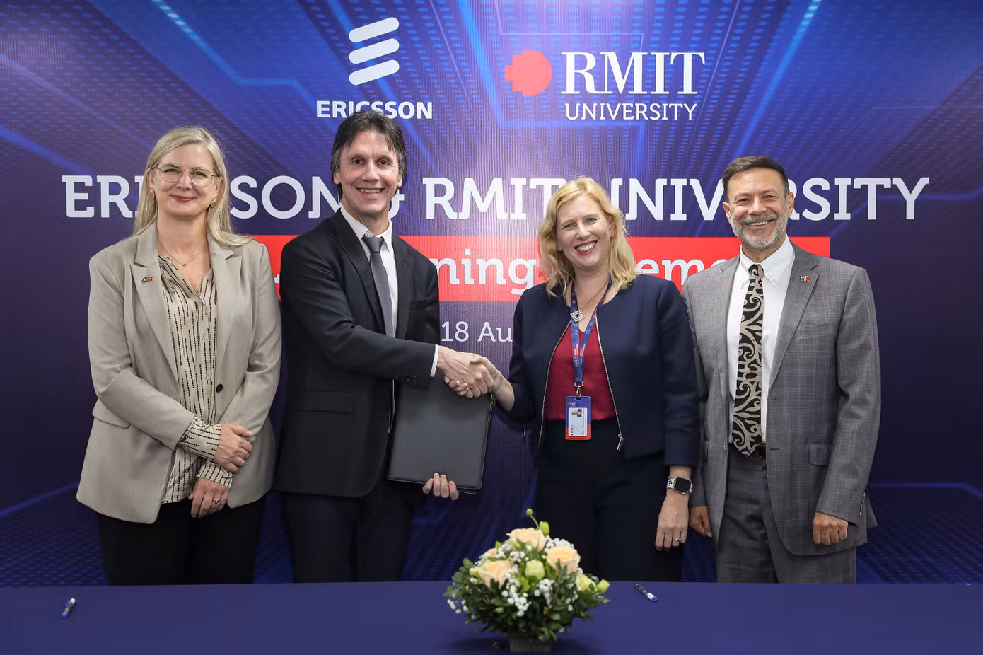 Ericsson và RMIT đã ký thỏa thuận thành lập Phòng thí nghiệm AI RMIT &amp; Ericsson trước sự chứng kiến của Đại sứ Thụy Điển và Đại sứ Australia tại Việt Nam.