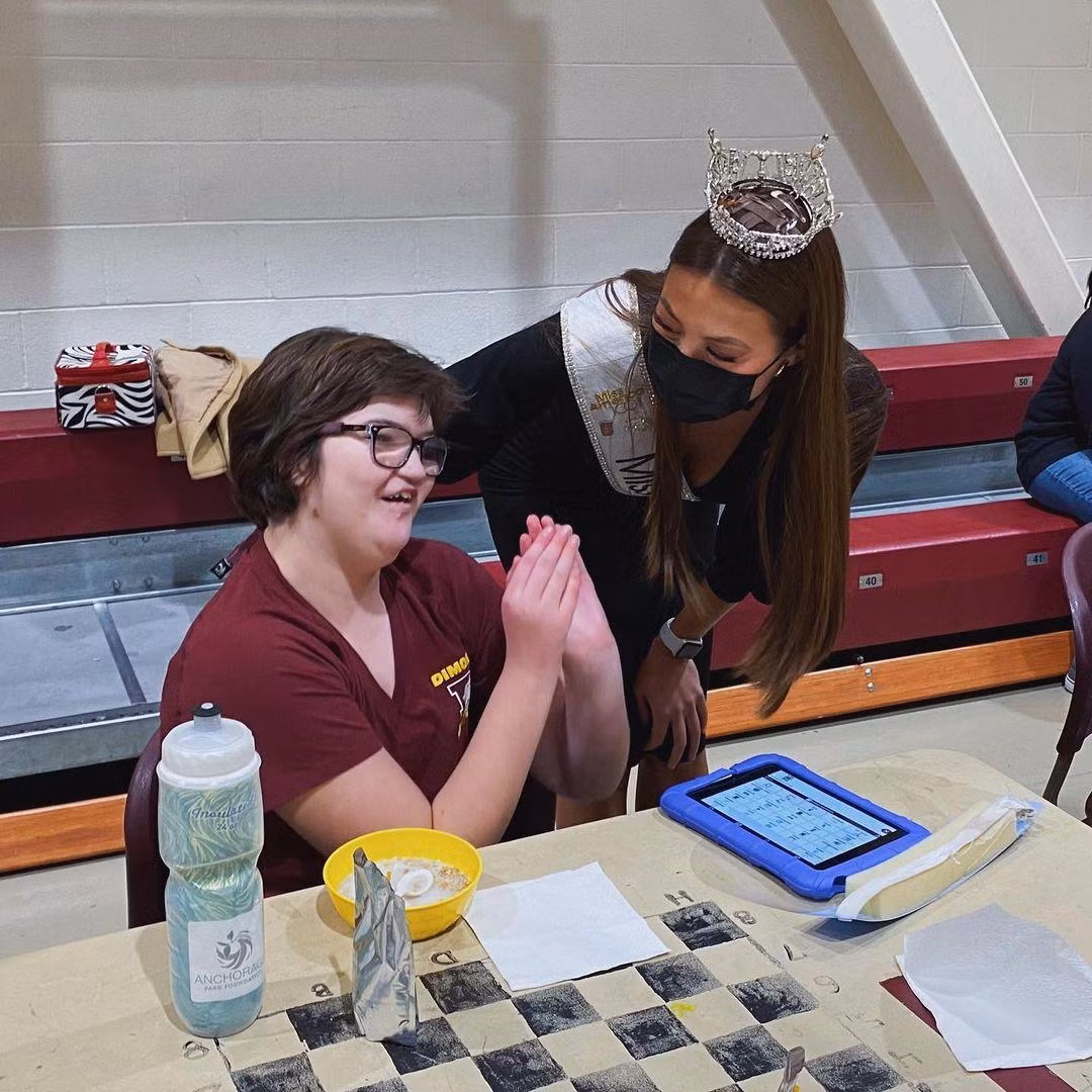 Emma làm tình nguyện viên cho Special Olympics được 12 năm.