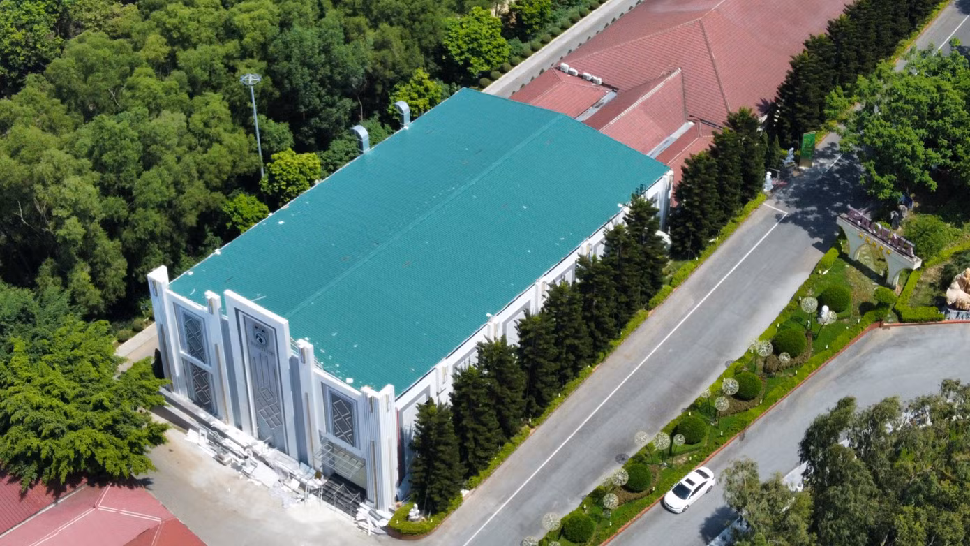 Vị trí công trình quán bar không phép, sai quy hoạch này chỉ cách UBND phường Đáp Cầu khoảng hơn 500m. Ảnh: Lâm Vỹ.