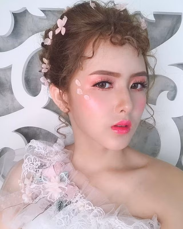 Hot girl biết điểm thi THPT quốc gia: Người ăn mừng, kẻ lo lắng ảnh 4
