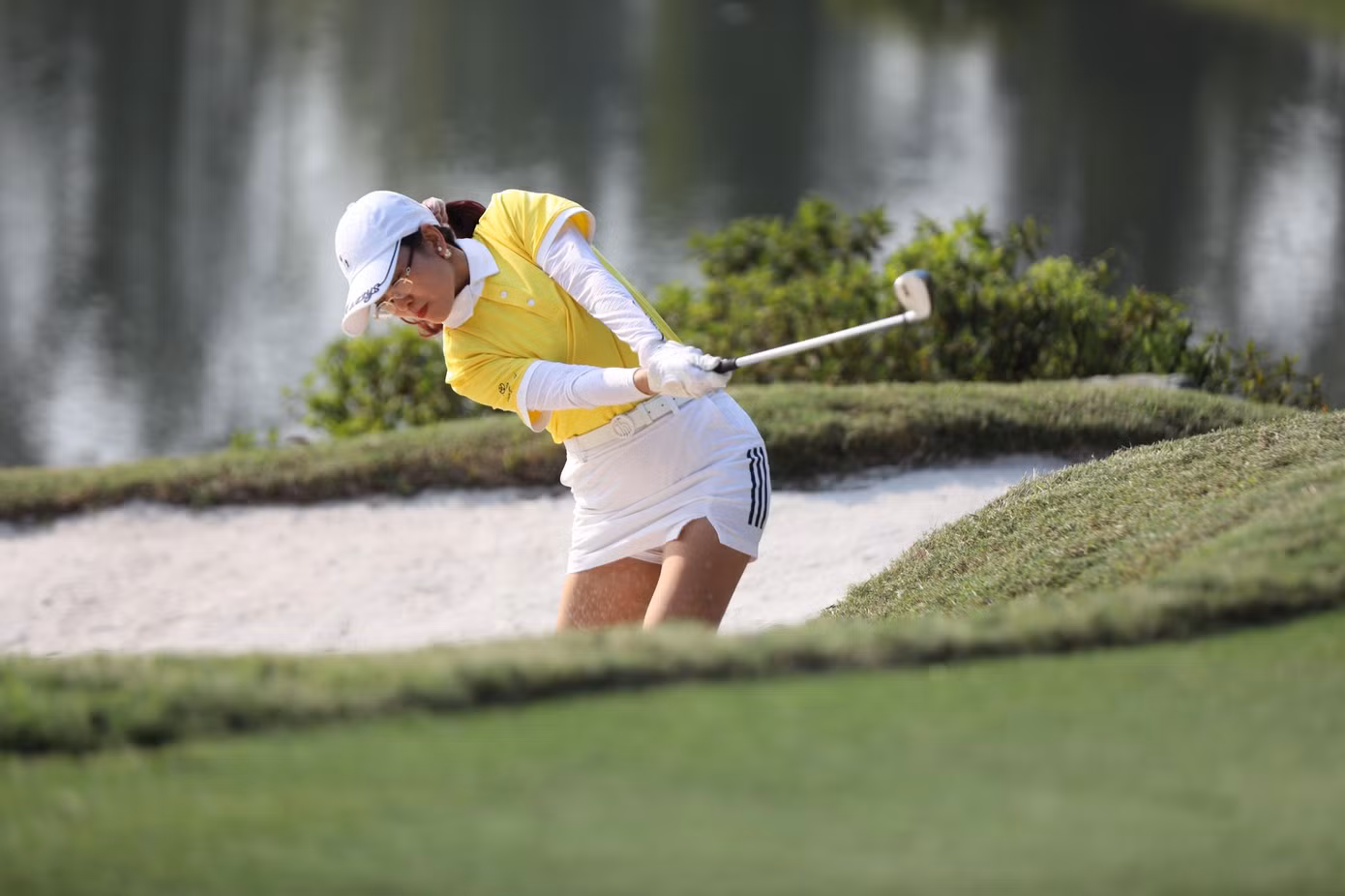 Những tay golf chuyên nghiệp có thể đánh những cú lốp bóng rất dễ dàng vì họ hiểu và biết cách dùng cát như một lợi thế để đưa bóng bay lên chính xác.