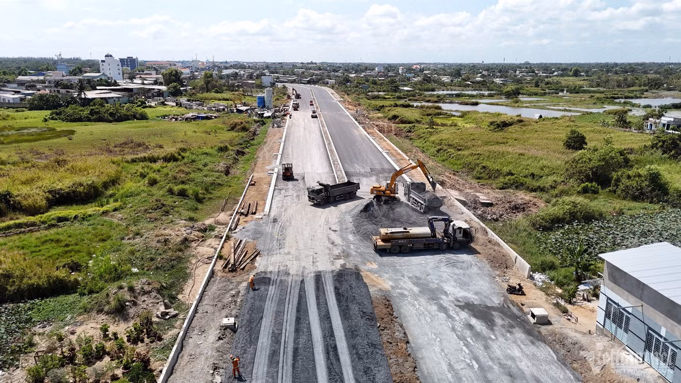 Theo Ban Giao thông, việc triển khai dự án diễn ra thuận lợi, chỉ gặp một số khó khăn do vướng mắc mặt bằng. Hiện công tác bồi thường, giải phóng mặt bằng do huyện Bình Chánh làm chủ đầu tư. Đến nay đã có 544/594 hộ dân, doanh nghiệp chấp thuận giao đất.
