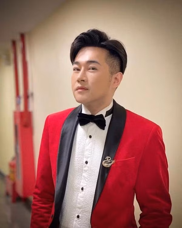 Minh Quân trở lại công việc sau ca phẫu thuật.