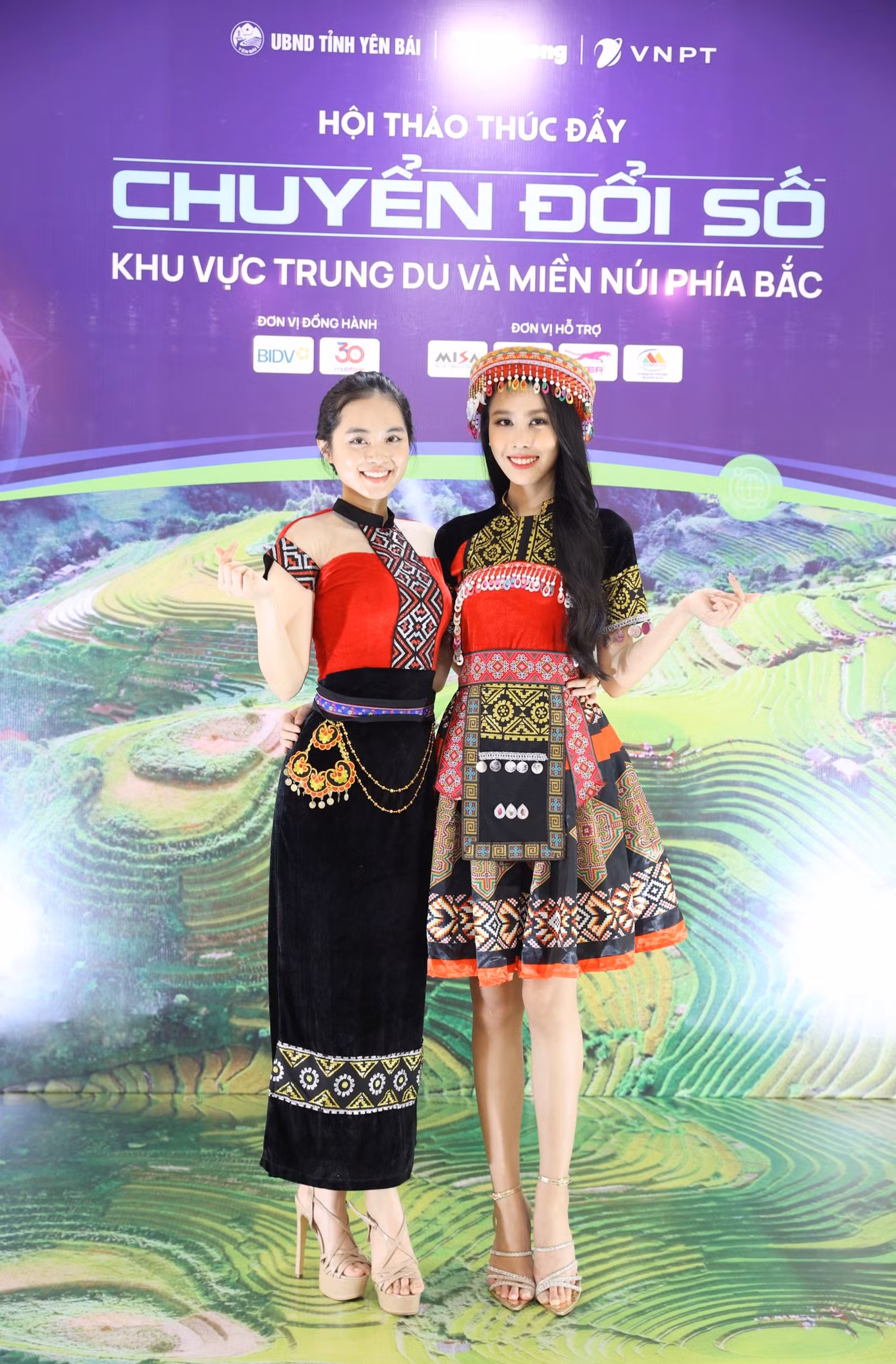 Sáng 9/6, người đẹp Phương Anh cùng Á hậu 1 Hoa hậu Việt Nam 2022 Trịnh Thùy Linh và Á hậu 2 Hoa hậu Việt Nam 2022 Lê Nguyễn Ngọc Hằng tham dự Hội thảo "Thúc đẩy chuyển đổi số khu vực trung du, miền núi phía Bắc", được tổ chức ở Yên Bái. Báo Tiền Phong mong muốn hội thảo trở thành diễn đàn trao đổi, chia sẻ những mô hình hay, kinh nghiệm tốt trong chuyển đổi số ở khu vực trung du, miền núi phía Bắc; góp phần nâng cao nhận thức về vai trò của chuyển đổi số, thúc đẩy chuyển đổi số và phát triển kinh tế số ở khu vực rộng lớn, giàu tiềm năng nhưng cũng còn nhiều khó khăn này.