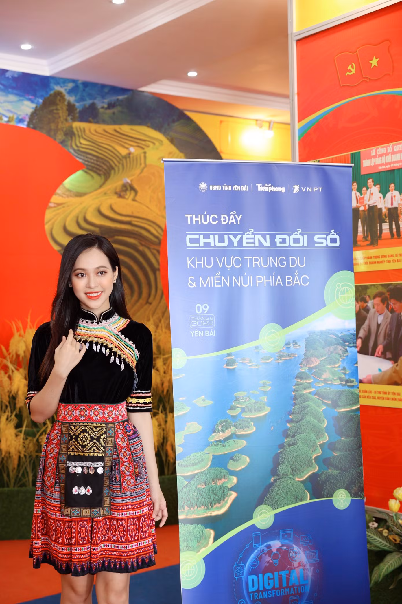 Sáng 9/6, người đẹp Phương Anh cùng Á hậu 1 Hoa hậu Việt Nam 2022 Trịnh Thùy Linh và Á hậu 2 Hoa hậu Việt Nam 2022 Lê Nguyễn Ngọc Hằng tham dự Hội thảo "Thúc đẩy chuyển đổi số khu vực trung du, miền núi phía Bắc", được tổ chức ở Yên Bái. Báo Tiền Phong mong muốn hội thảo trở thành diễn đàn trao đổi, chia sẻ những mô hình hay, kinh nghiệm tốt trong chuyển đổi số ở khu vực trung du, miền núi phía Bắc; góp phần nâng cao nhận thức về vai trò của chuyển đổi số, thúc đẩy chuyển đổi số và phát triển kinh tế số ở khu vực rộng lớn, giàu tiềm năng nhưng cũng còn nhiều khó khăn này.