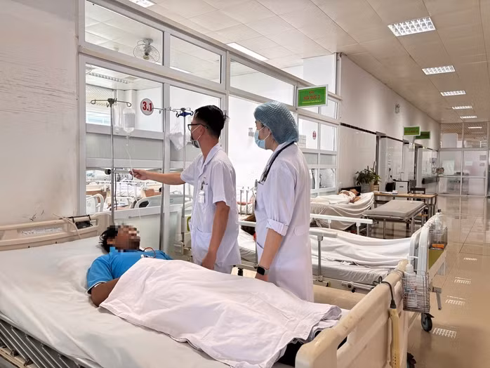 Bệnh nhân nghi bị ngộ độc nấm đang được điều trị tại Bệnh viện Đa khoa vùng Tây Nguyên