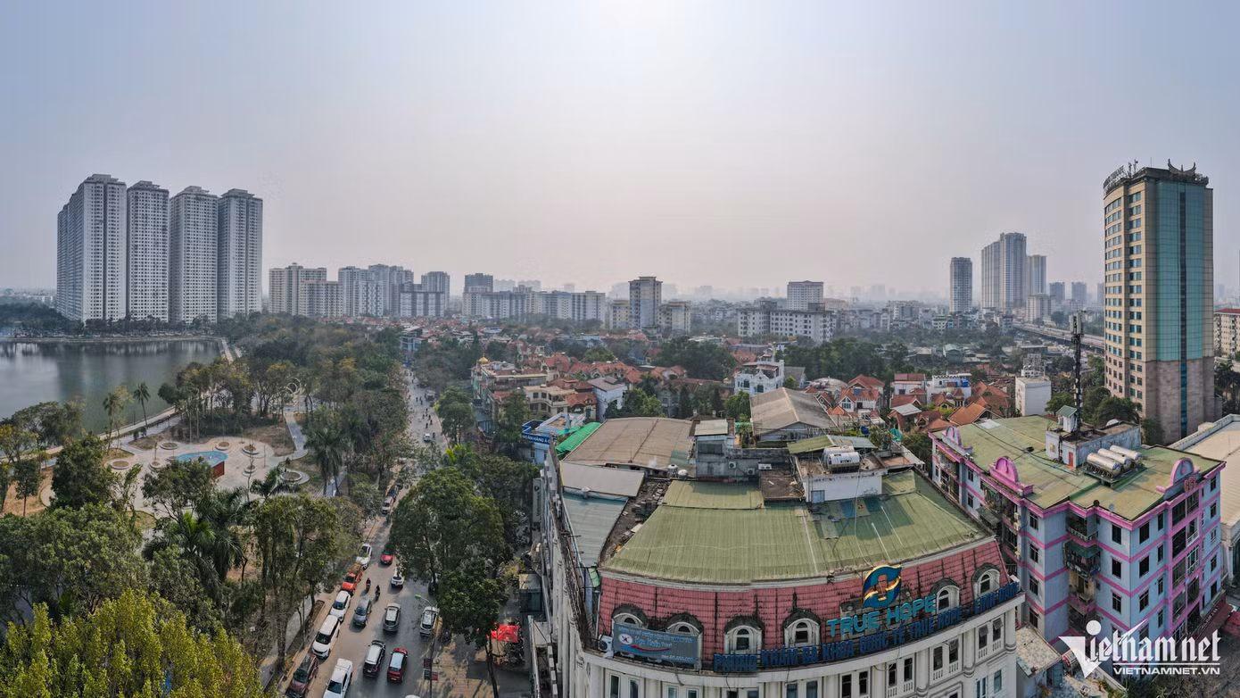 Phường Hoàng Liệt ở phía Tây Nam quận Hoàng Mai có diện tích 4,85 km2, tổng dân số hơn 92.000 người, thuộc cửa ngõ phía Nam Thủ đô, là đầu mối giao thông quan trọng của thành phố. Phường Hoàng Liệt ở phía Tây Nam quận Hoàng Mai có diện tích 4,85 km2, tổng dân số hơn 92.000 người, thuộc cửa ngõ phía Nam Thủ đô, là đầu mối giao thông quan trọng của thành phố.