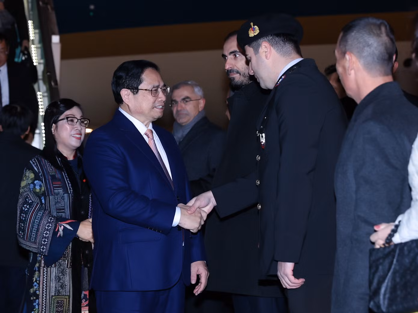 Lãnh đạo Bộ Ngoại giao và thành phố Ankara, Thổ Nhĩ Kỳ chào đón Thủ tướng và Phu nhân tại sân bay quốc tế Esenboga. Lãnh đạo Bộ Ngoại giao và thành phố Ankara, Thổ Nhĩ Kỳ chào đón Thủ tướng và Phu nhân tại sân bay quốc tế Esenboga.