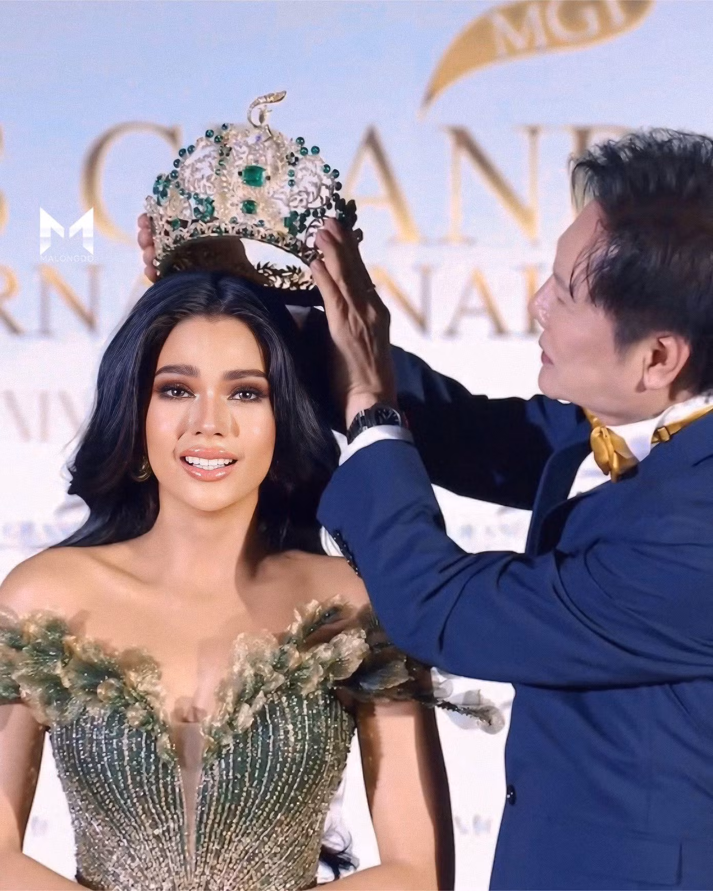 Christine Juliane Opiaza trong buổi lễ nhận vương miện.