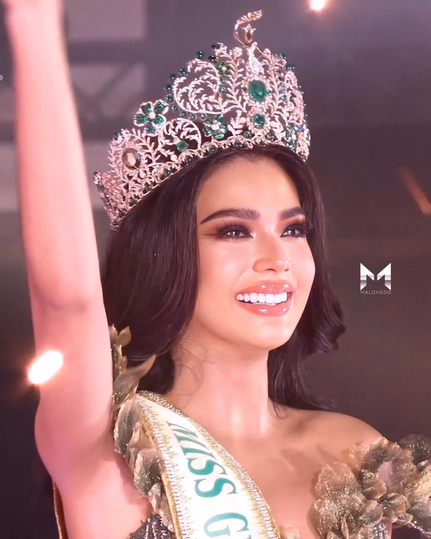 Christine Juliane Opiaza trong buổi lễ nhận vương miện.