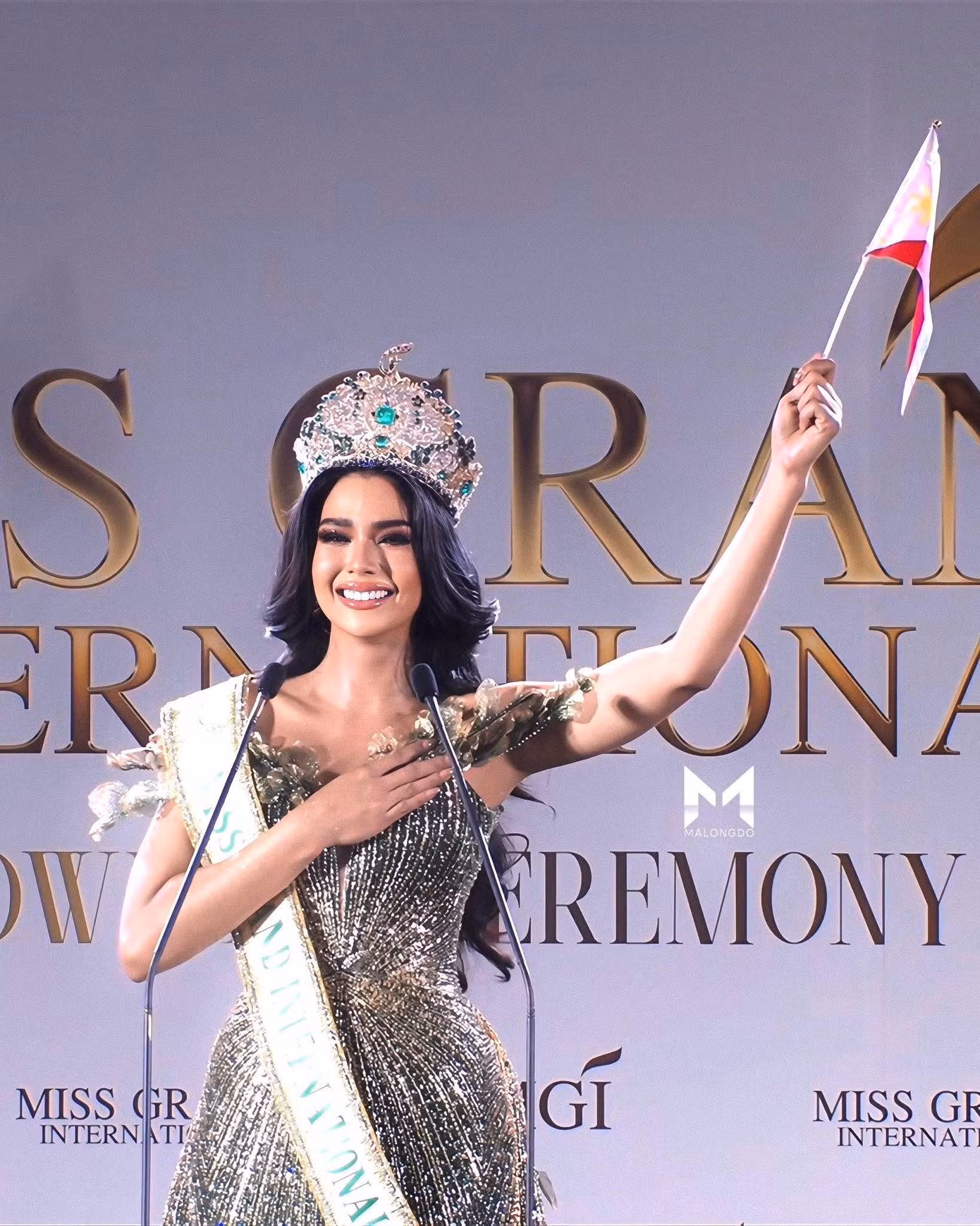 Christine Juliane Opiaza trong buổi lễ nhận vương miện.
