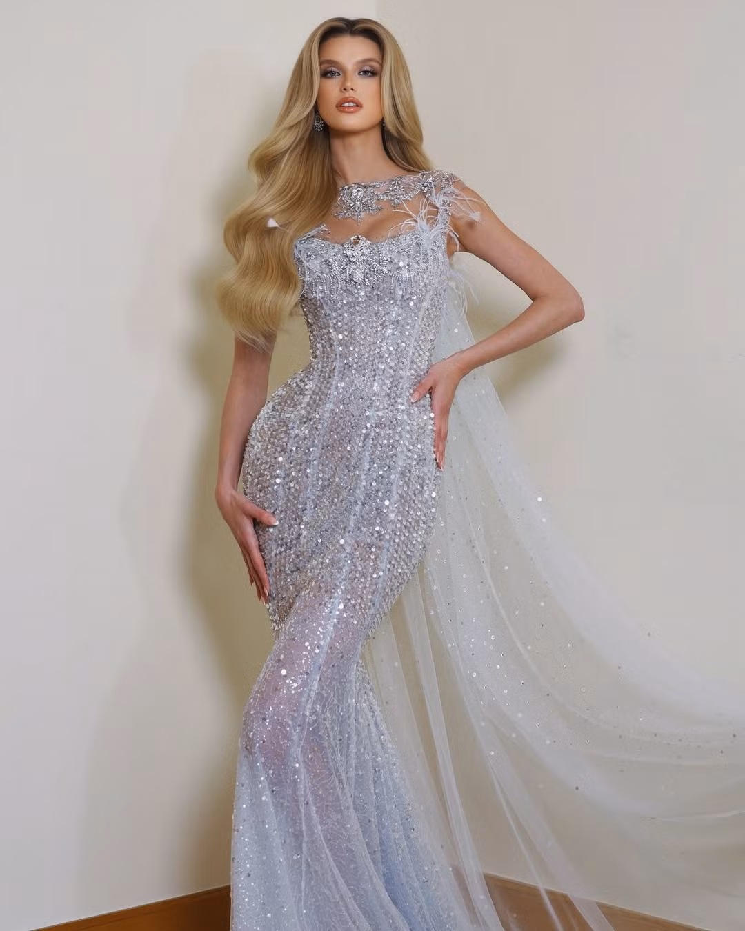 Ngày 31/5, Hoa hậu Thế giới 2023 Krystyna Pyszková có mặt tại đêm chung kết Miss World lần thứ 72 ở Ấn Độ để trao vương miện cho người kế nhiệm là người đẹp Thái Lan Suchata Chuangsri. Trước đó vài giờ, cô nhận được tin vui khi thắng giải Miss Global Beauties - Hoa hậu đẹp nhất thế giới 2024 do chuyên trang sắc đẹp Globalbeauties bình chọn.