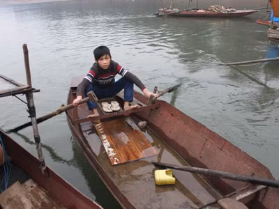Một cư dân nhí làng chài