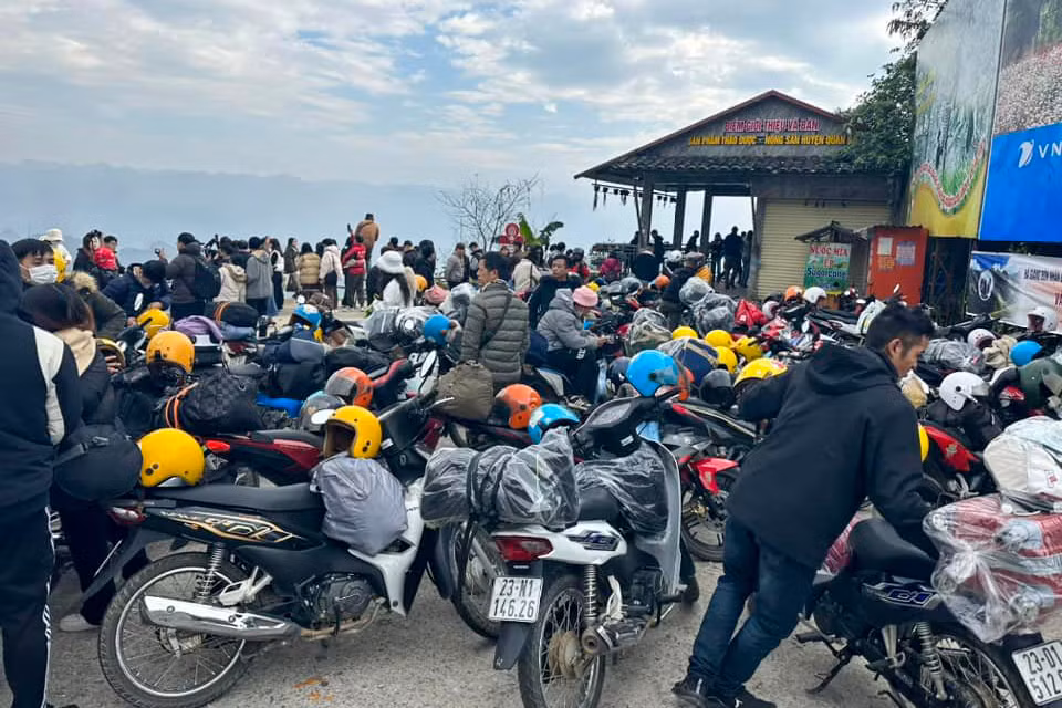 Ông Nguyễn Việt Tiến – Chủ tịch UBND xã Quyết Tiến, huyện Quản Bạ (Hà Giang) xác nhận tình trạng ùn tắc đoạn qua địa bàn xã xảy ra vào sáng 30/12.