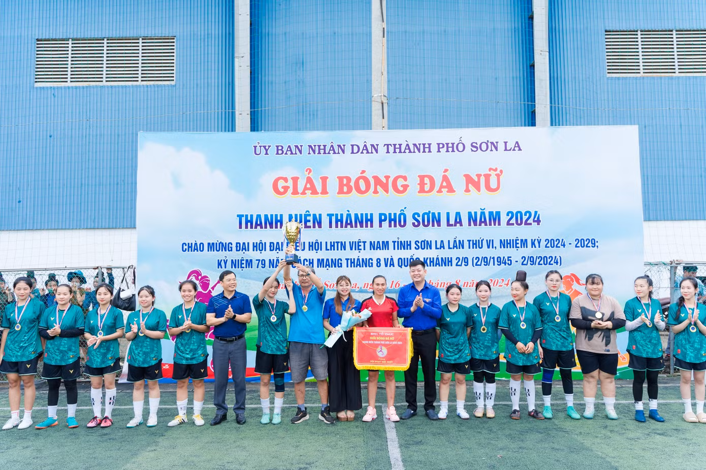 Sau 3 ngày tranh tài, Giải vô địch đã thuộc về đội bóng Đoàn phường Chiềng An; Giải nhì thuộc về đội bóng Đoàn xã Chiềng Cọ; đội bóng Đoàn xã Hua La và xã Chiềng Ngần đồng Giải ba.