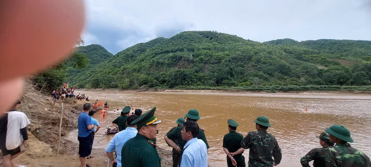 Lực lượng chức năng đã tìm thấy thi thể 2 chị em Lực lượng chức năng đã tìm thấy thi thể 2 chị em