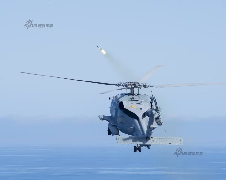 [ẢNH] Trực thăng MH-60R Seahawk khai hỏa tên lửa ảnh 1