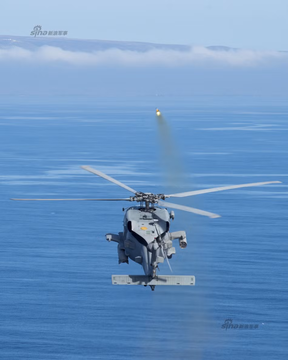 [ẢNH] Trực thăng MH-60R Seahawk khai hỏa tên lửa ảnh 3