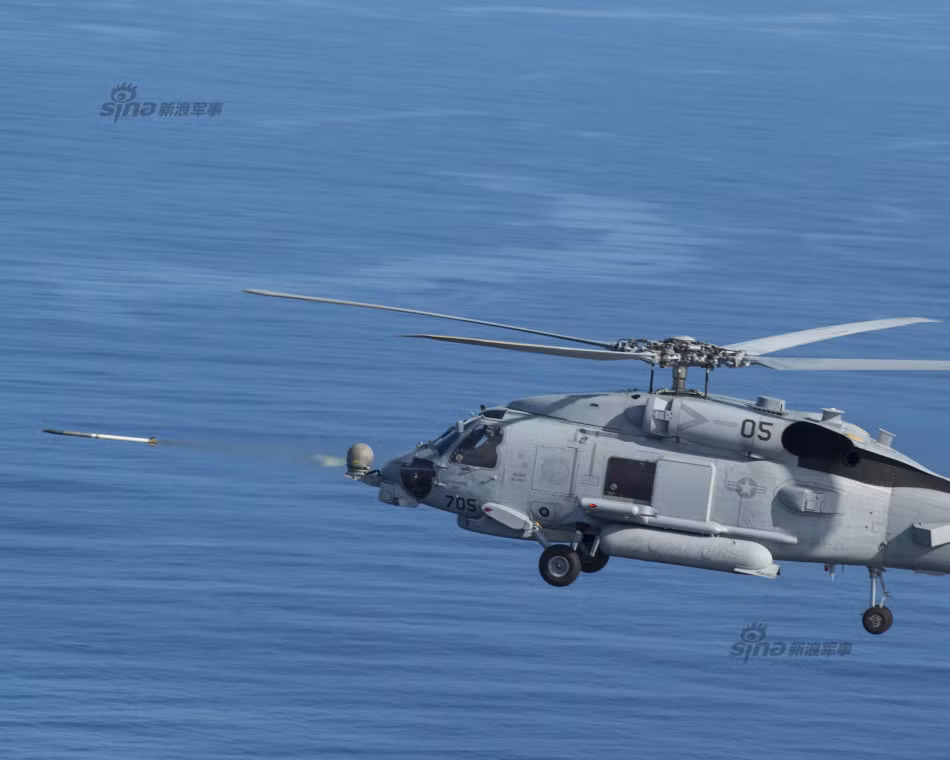 [ẢNH] Trực thăng MH-60R Seahawk khai hỏa tên lửa ảnh 2