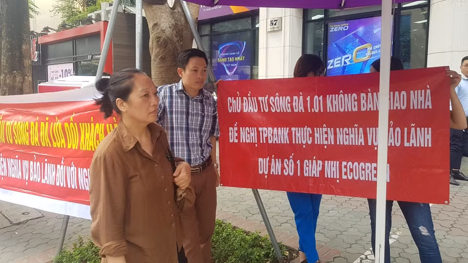 Người mua nhà 'đội nắng' đòi quyền lợi vì dự án chậm tiến độ ảnh 2