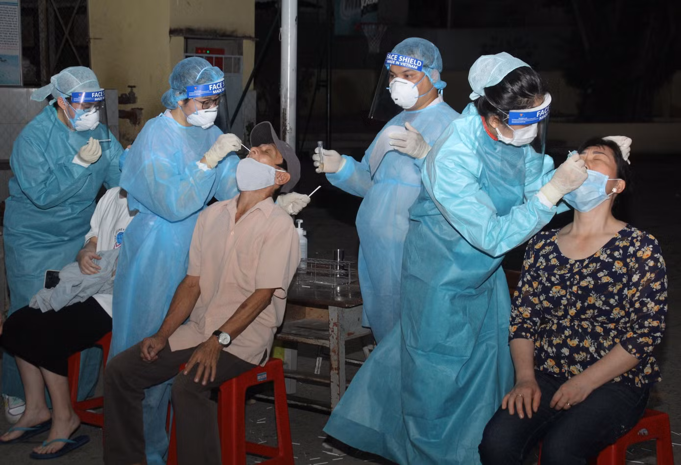 Lực lượng nhân viên y tế làm việc trong những ngày cao điểm chống dịch trên địa bàn TPHCM năm 2021. Ảnh: Ngô Tùng