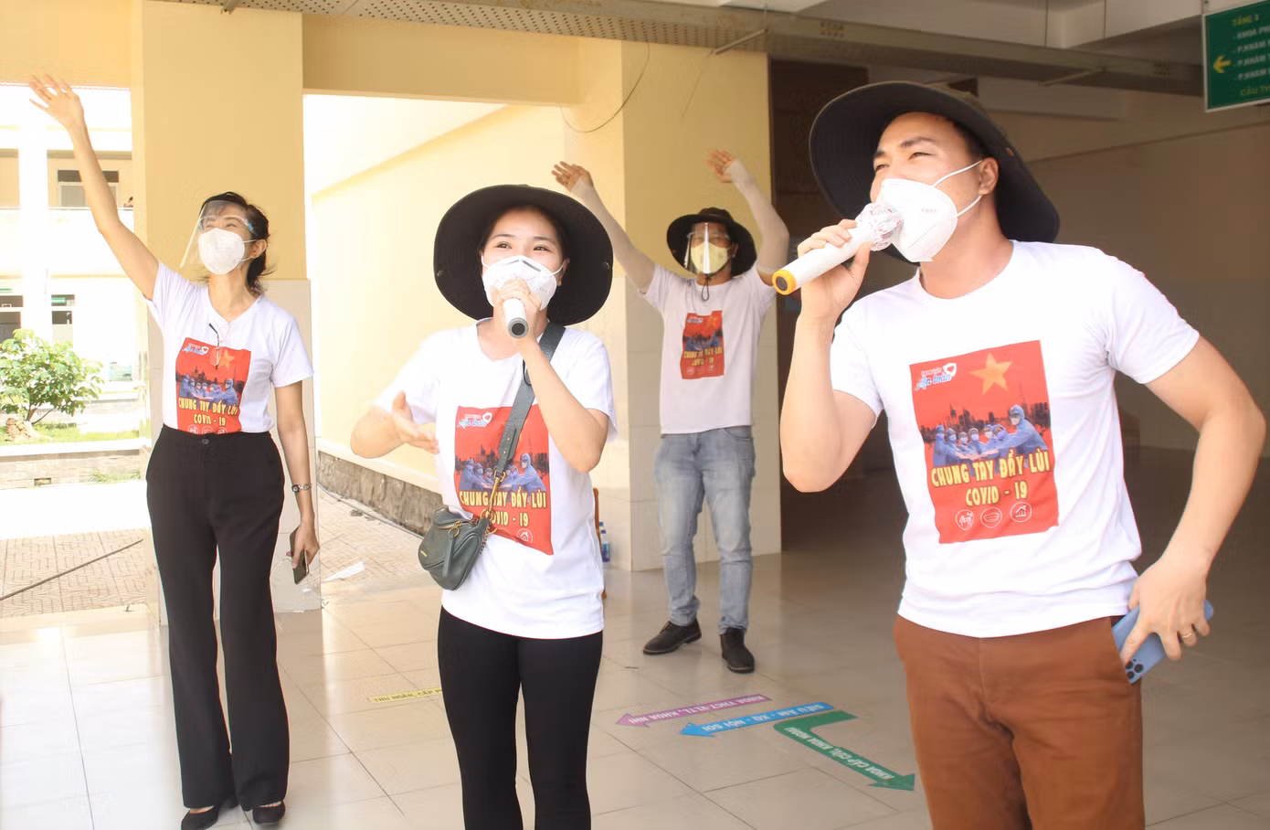 Thông qua lời ca tiếng hát, các nghệ sỹ gửi gắm tình cảm tri ân, đồng thời chia sẻ, cảm thông với nỗi vất vả, hy sinh của các y bác sỹ và đội ngũ nơi tuyến đầu chống dịch