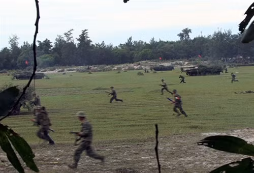 Các đơn vị tham gia thực binh bắn địch đổ bộ đường biển 