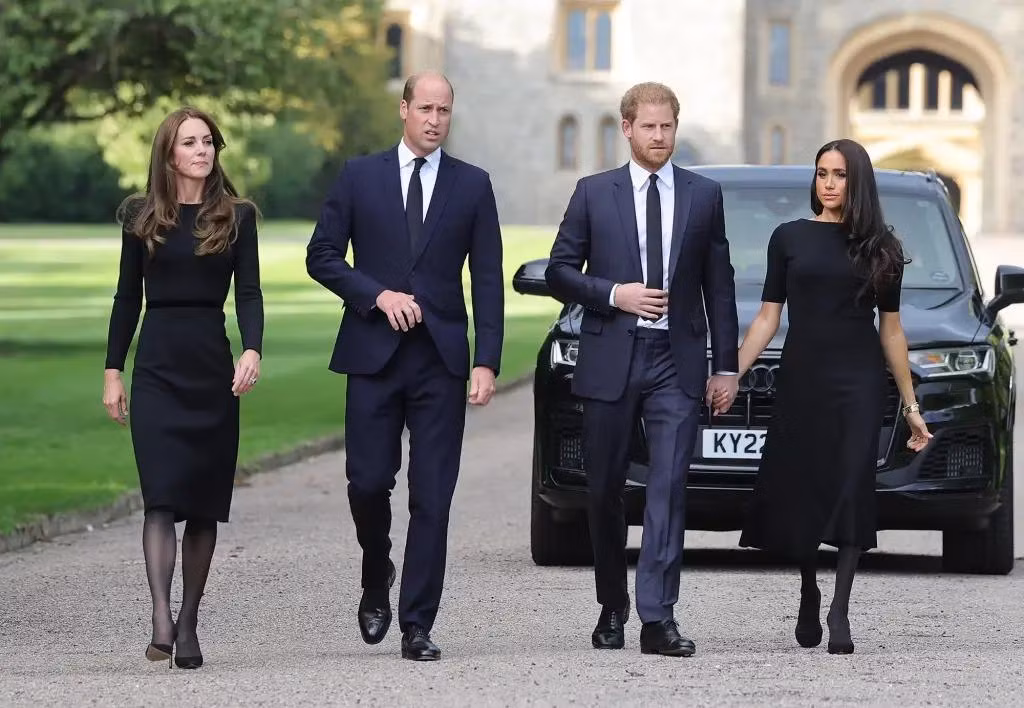 Harry và Meghan bị tố "phá đám" chuyến công du của anh trai và chị dâu. Ảnh: Getty Images.
