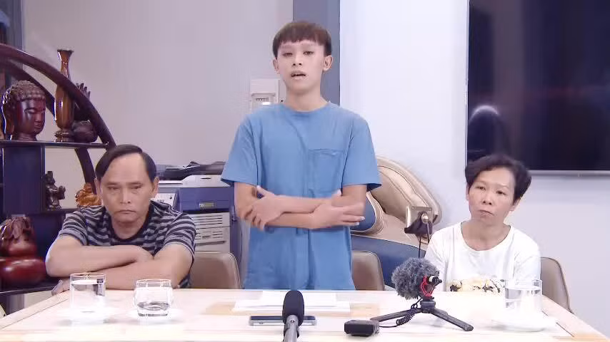 Hồ Văn Cường và bố mẹ ruột phải lên tiếng xin lỗi Phi Nhung công khai sau vụ lộ tin nhắn nói xấu nữ ca sĩ