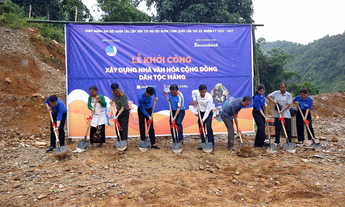 Lễ khởi công xây dựng nhà văn hóa cộng đồng dân tộc Mảng. Ảnh: Lâm Đăng Hải