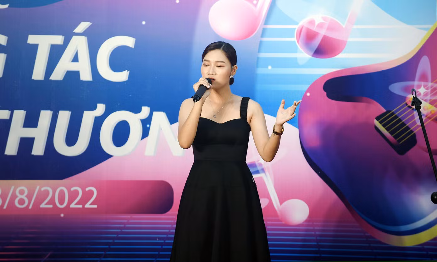 Cuộc thi đã thu hút nhiều thí sinh tham gia và sáng tác nhiều ca khúc hướng về sự yêu thương, bảo vệ phụ nữ. Lọt vào chung kết có 8 thí sinh, gồm Huy Lê, Yết Yết, Hoàng Nguyên, Quân Bùi, Tùng Dương, Minstu, Thiên Đan, Hoàng Trần.