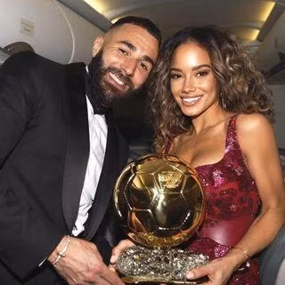 Karim Benzema là chủ nhân Quả bóng vàng 2022. Anh chính là một trong những cái tên được quan tâm nhất trong mùa World Cup năm nay. Bạn gái Benzema là Jordan Ozuna, người mẫu được chú ý ở Pháp. Cô là một trong những nàng WAG có mặt ở Qatar để cổ vũ nửa kia trong mùa World Cup năm nay. Trước khi đến với Benzema, Ozuna có thời gian qua lại với rapper Tyga và ca sĩ Justin Bieber.