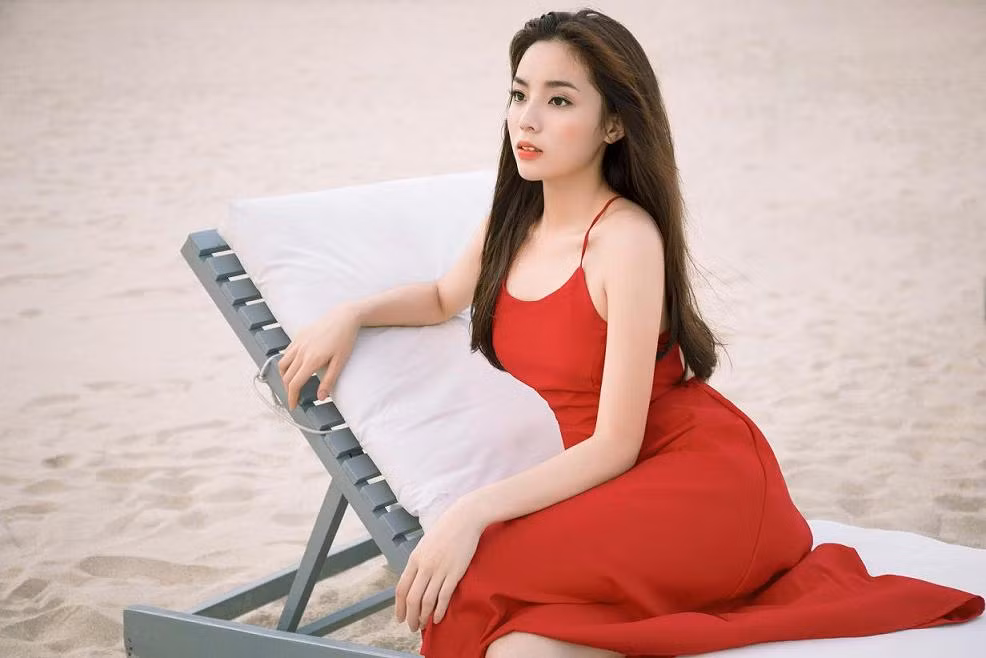 Ngỡ ngàng vóc dáng Hoa hậu Kỳ Duyên trong bộ ảnh mới ảnh 1