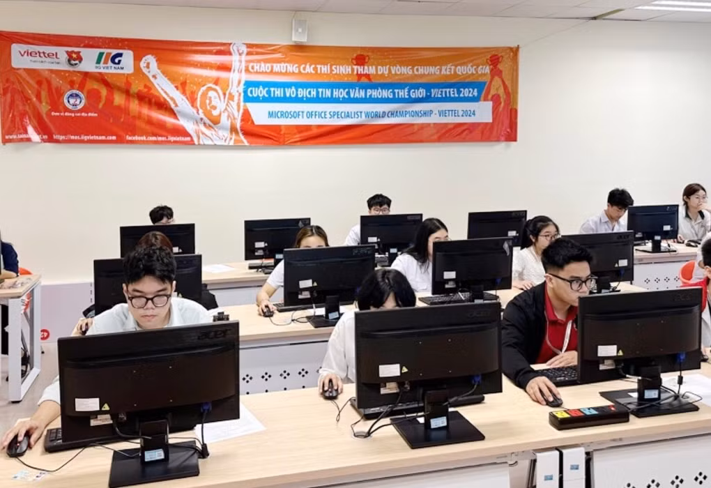 Các thí sinh tham gia Vòng chung kết quốc gia cuộc thi Vô địch Tin học văn phòng Thế giới – Viettel 2024