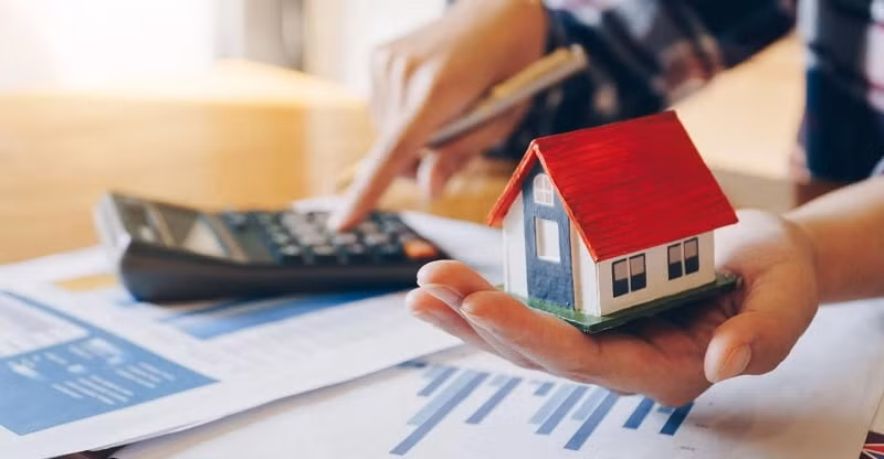 Giá nhà ngày càng tăng cao đã tạo ra những rào cản lớn cho giới trẻ trong việc sở hữu nhà riêng.