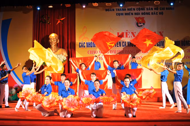 Liên hoan ca khúc cách mạng vùng Đông Bắc Bộ ảnh 8