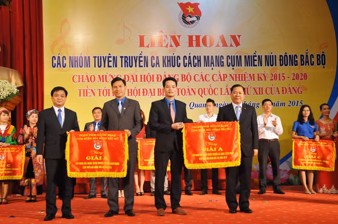 Liên hoan ca khúc cách mạng vùng Đông Bắc Bộ ảnh 13