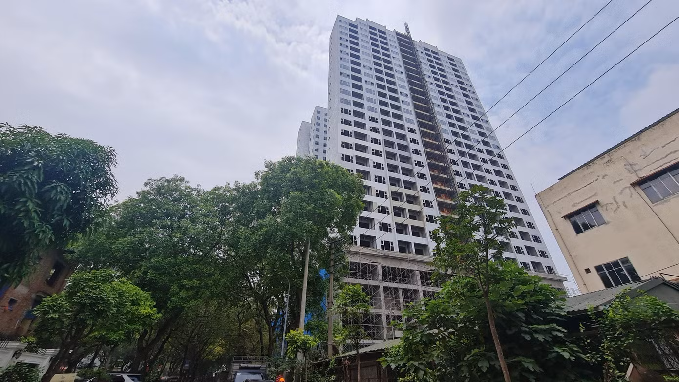 Dự án đã xây xong phần thô nhưng đến nay vẫn đang nợ hàng chục tỷ tiền đất, chưa được phép ký hợp đồng mua bán nhưng chủ đầu tư đã bán hết nhà cho khách hàng.