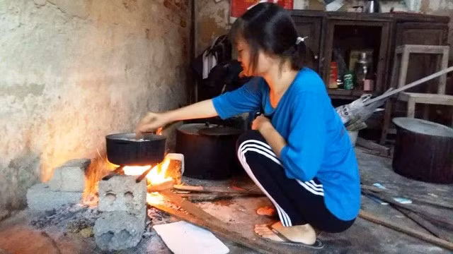 Éo le, nữ sinh mồ côi cha ngậm ngùi nhìn giấy báo nhập học ĐH Y ảnh 5